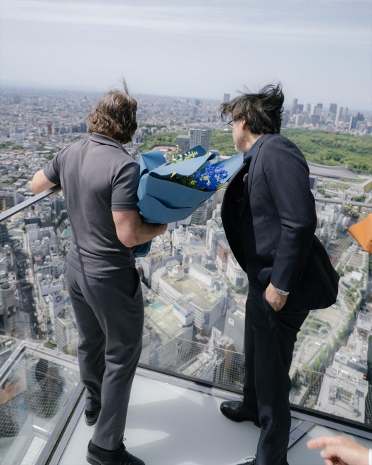 Tom Cruise, Takashi Yamazaki, and Christopher McQuarrie meet at SHIBUYA SKY, atop Shibuya Scramble Square. 2–8. Tom Cruise and Takashi Yamazaki connect over their films during a rooftop conversation at SHIBUYA SKY.